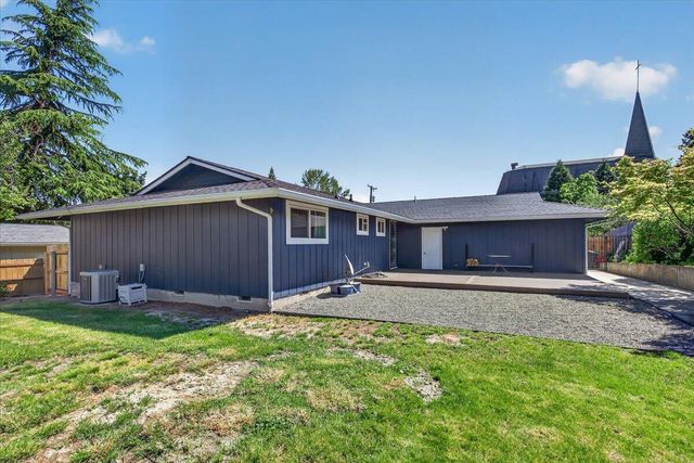 309 N Berkeley Way, Medford, OR 97504
