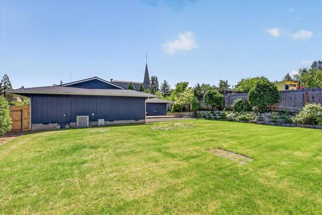 309 N Berkeley Way, Medford, OR 97504