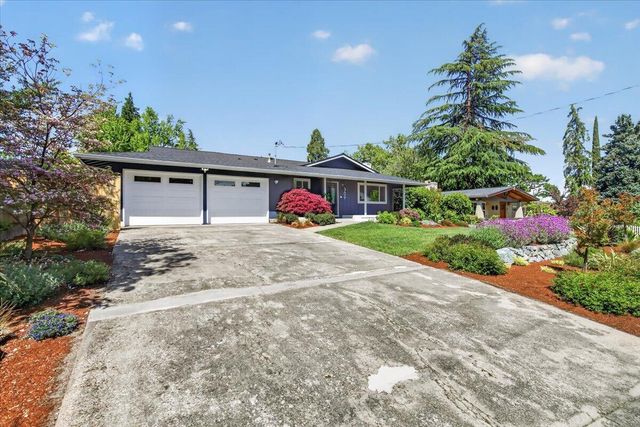309 N Berkeley Way, Medford, OR 97504