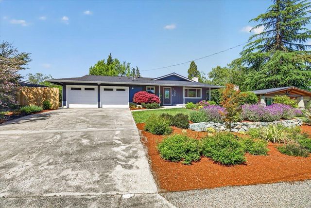 309 N Berkeley Way, Medford, OR 97504