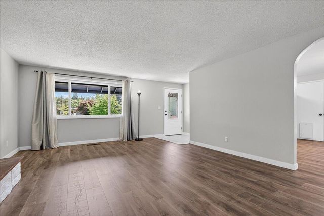 309 N Berkeley Way, Medford, OR 97504