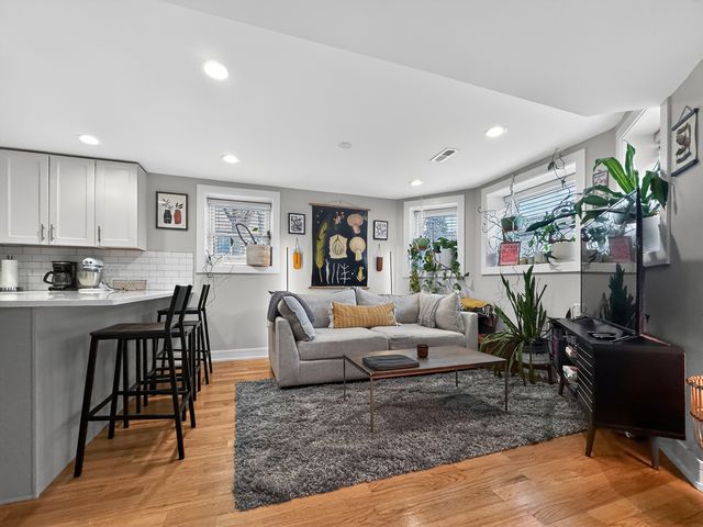 3534 W Wrightwood Avenue G, Chicago, IL 60647