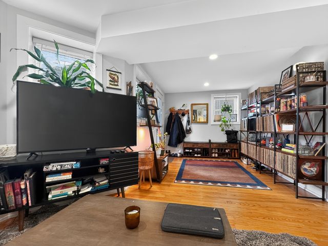 3534 W Wrightwood Avenue G, Chicago, IL 60647