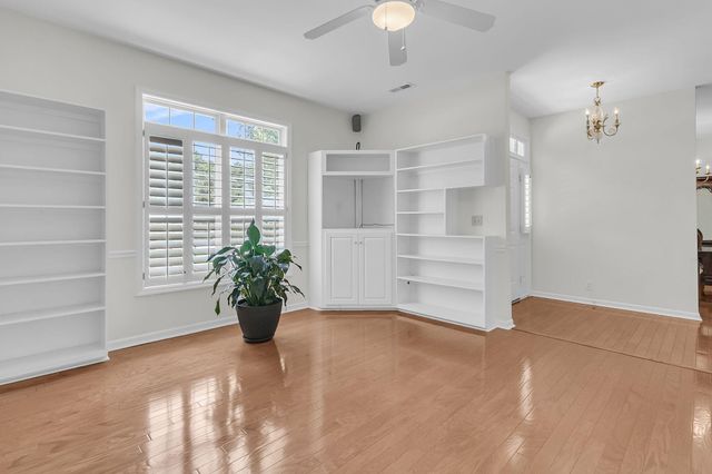 697 Hamlet Circle, Goose Creek, SC 29445