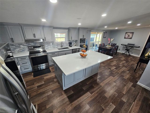 242 Brook Park Drive, Conroe, TX 77303