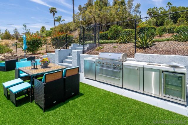 7087 Rancho Santa Fe View Ct., Rancho Santa Fe, CA 92067