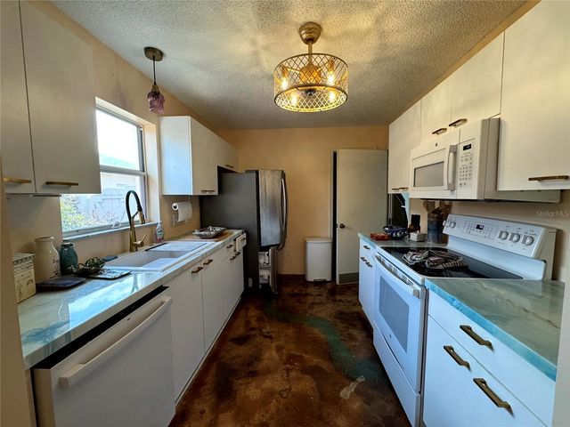 413 CALZADA COURT, Lady Lake, FL 32159