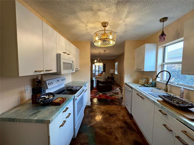 413 CALZADA COURT, Lady Lake, FL 32159