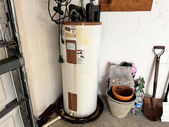 413 CALZADA COURT, Lady Lake, FL 32159