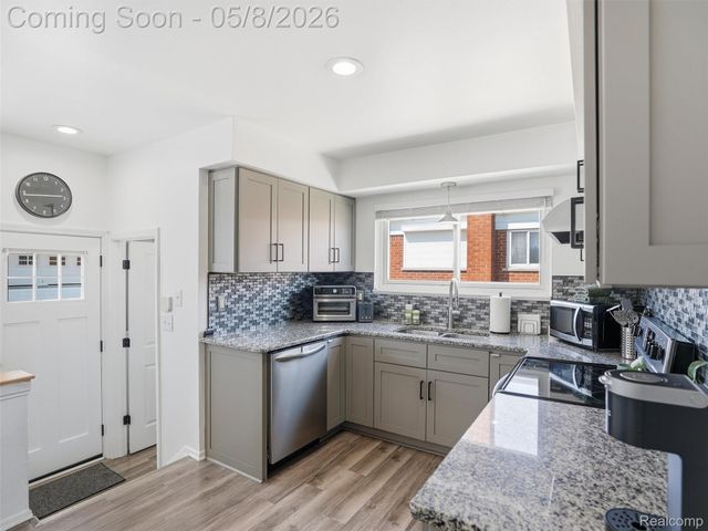7911 Beatrice, Westland, MI 48185