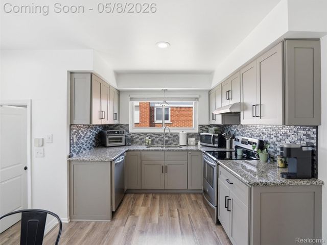 7911 Beatrice, Westland, MI 48185