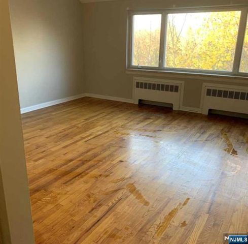 165 Chestnut Street, Leonia, NJ 07605