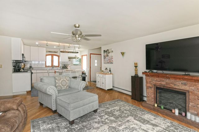 18 Wheelbarrow Lane, Wantagh, NY 11793