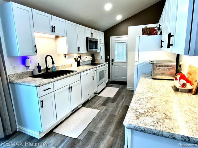 505 E Frank Street, Fowlerville, MI 48836