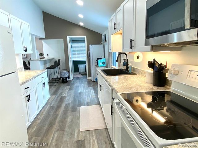 505 E Frank Street, Fowlerville, MI 48836