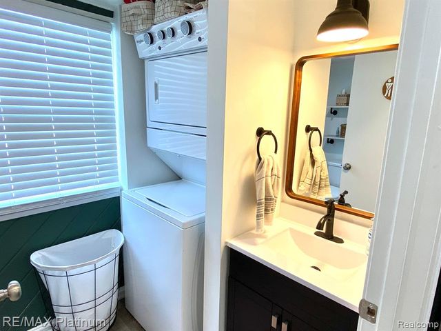 505 E Frank Street, Fowlerville, MI 48836