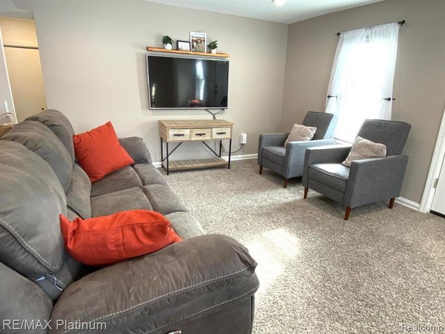 505 E Frank Street, Fowlerville, MI 48836