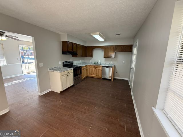 7 W Park Court, Newnan, GA 30263