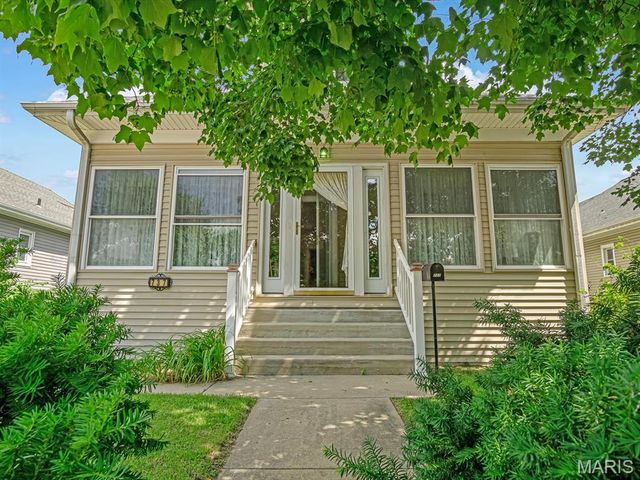 737 Madison Avenue, Wood River, IL 62095