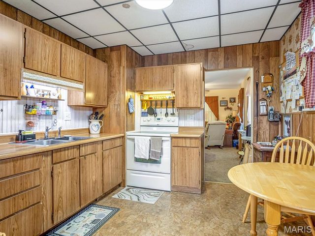 737 Madison Avenue, Wood River, IL 62095