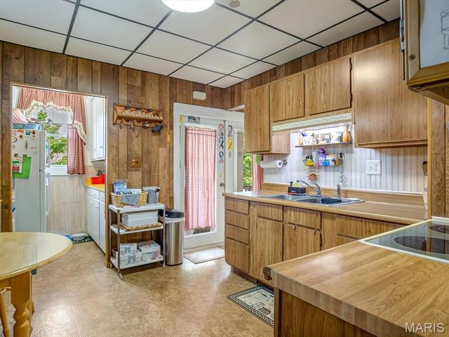 737 Madison Avenue, Wood River, IL 62095