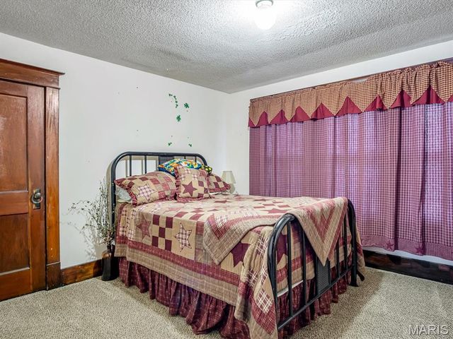 737 Madison Avenue, Wood River, IL 62095