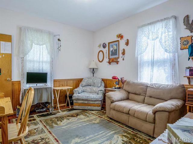 737 Madison Avenue, Wood River, IL 62095