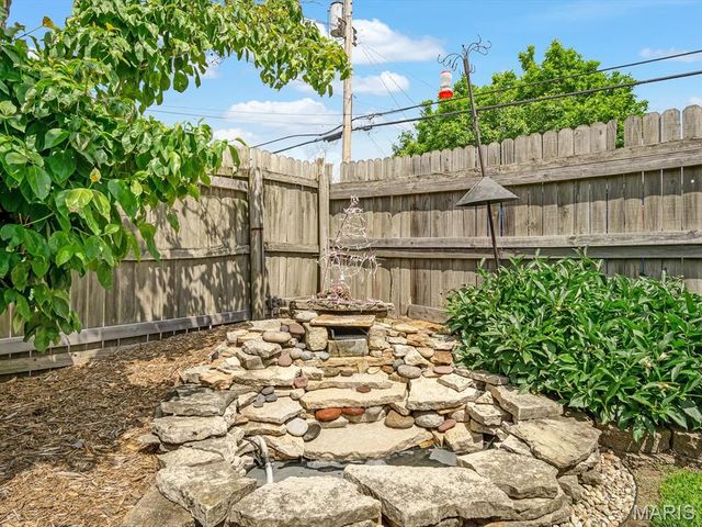 737 Madison Avenue, Wood River, IL 62095