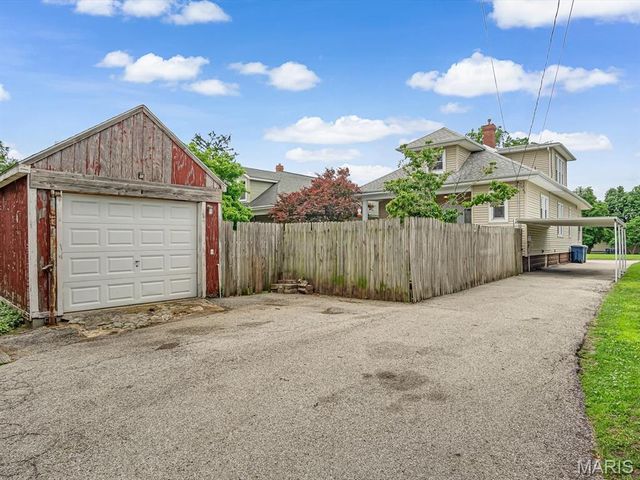 737 Madison Avenue, Wood River, IL 62095