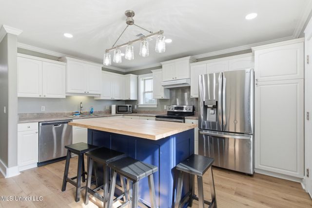 228 E North Street, Pass Christian, MS 39571