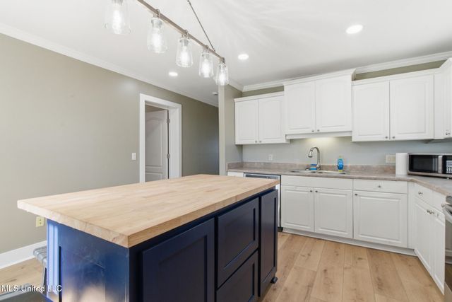 228 E North Street, Pass Christian, MS 39571