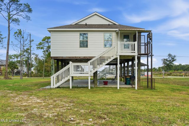 228 E North Street, Pass Christian, MS 39571