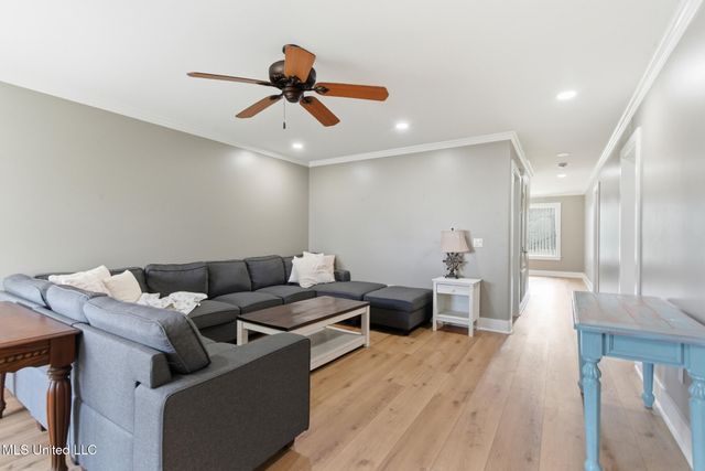 228 E North Street, Pass Christian, MS 39571