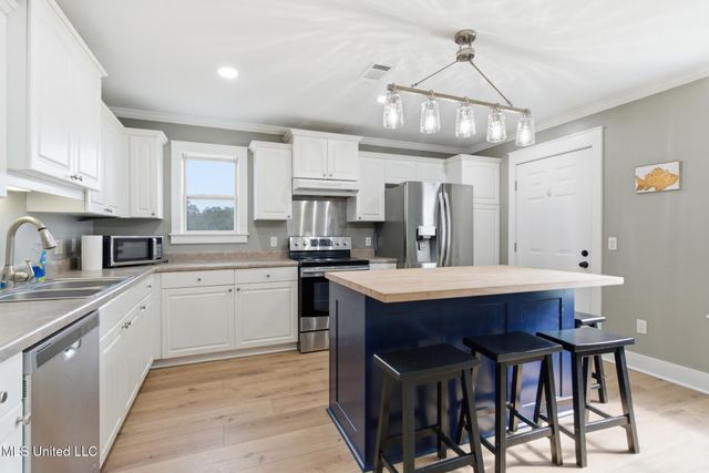 228 E North Street, Pass Christian, MS 39571