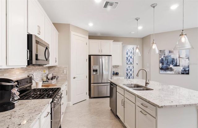 7625 HIGHGROVE AVENUE, Bradenton, FL 34210