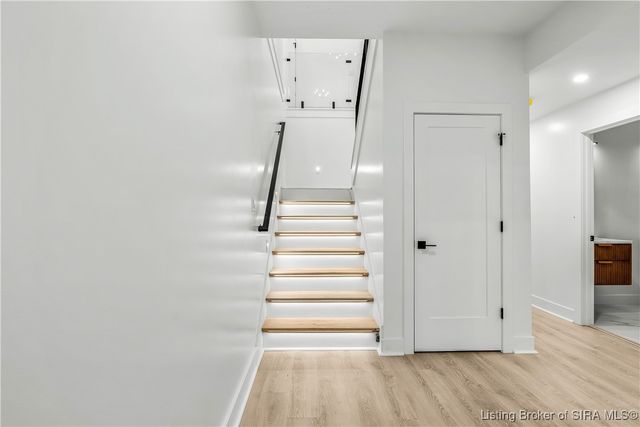 1019 Ridgeview Drive, Jeffersonville, IN 47130