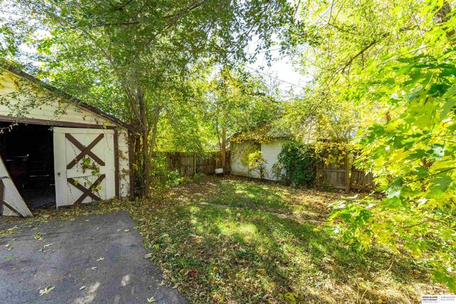 2441 Whitmore Street, Omaha, NE 68112