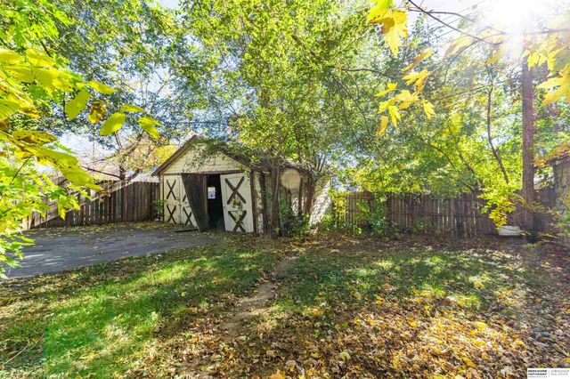 2441 Whitmore Street, Omaha, NE 68112