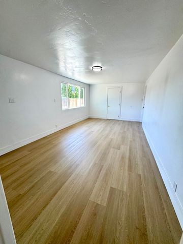 605 N F Street NW, Tulare, CA 93274