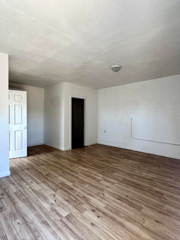 605 N F Street NW, Tulare, CA 93274