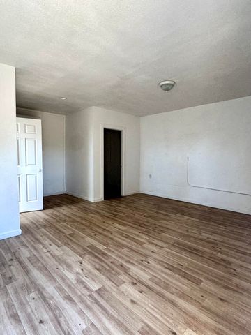 605 N F Street NW, Tulare, CA 93274