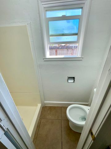 605 N F Street NW, Tulare, CA 93274