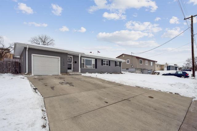1142 Columbus Drive, Waterloo, IA 50702