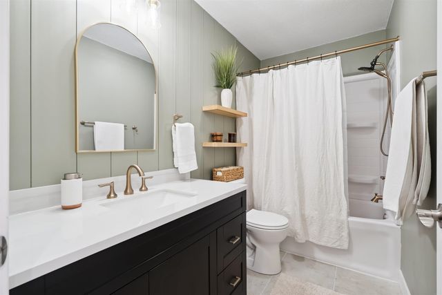 1142 Columbus Drive, Waterloo, IA 50702