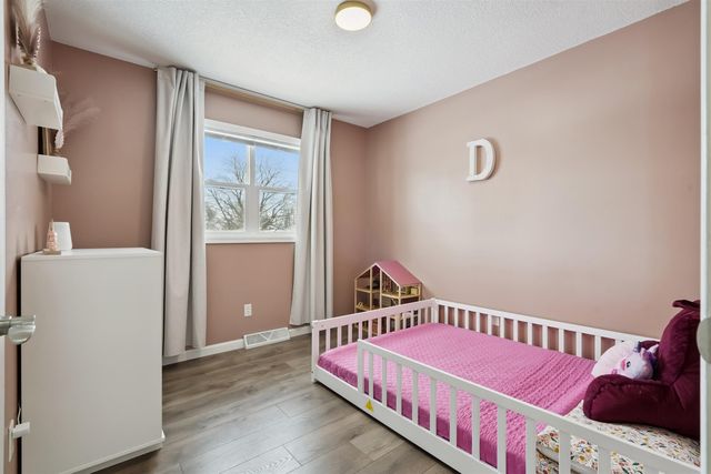 1142 Columbus Drive, Waterloo, IA 50702