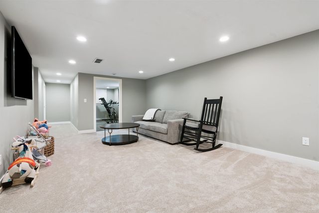 1142 Columbus Drive, Waterloo, IA 50702