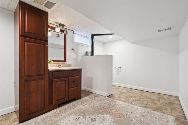 1142 Columbus Drive, Waterloo, IA 50702