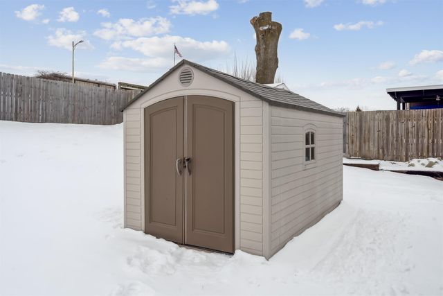 1142 Columbus Drive, Waterloo, IA 50702