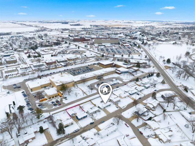 1142 Columbus Drive, Waterloo, IA 50702