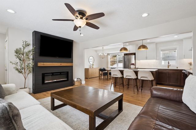 1142 Columbus Drive, Waterloo, IA 50702